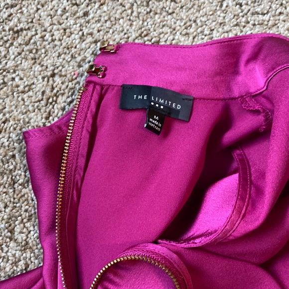 NWOT Women’s The Limited Medium Hi-Low Asymmetrical Pink Glossy Shirt - Picture 6 of 8